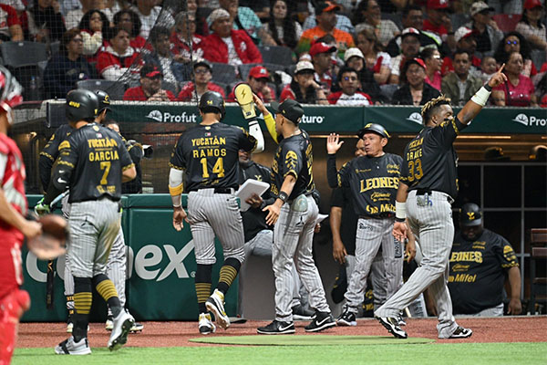 Diablos rojos contra Leones Yucatán