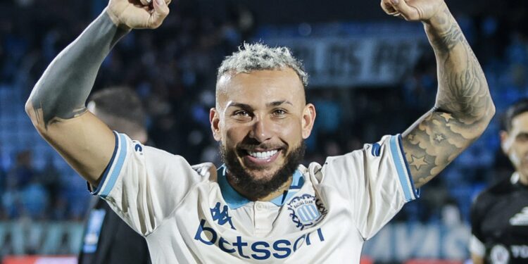 Con un golazo de Duván Vergara, Racing ganó en Córdoba y sumó su primer triunfo en el Clausura