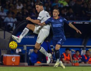 Pumas y Cruz Azul empatan sin goles en un partido de pocas emociones 
