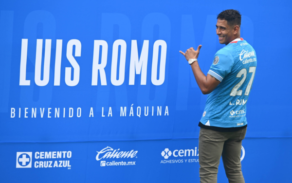 Luis Romo regresa y es presentado como refuerzo de cruz azul