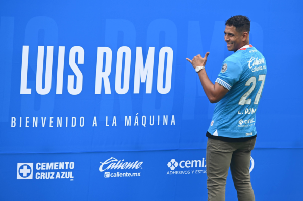 Luis Romo regresa y es presentado como refuerzo de cruz azul