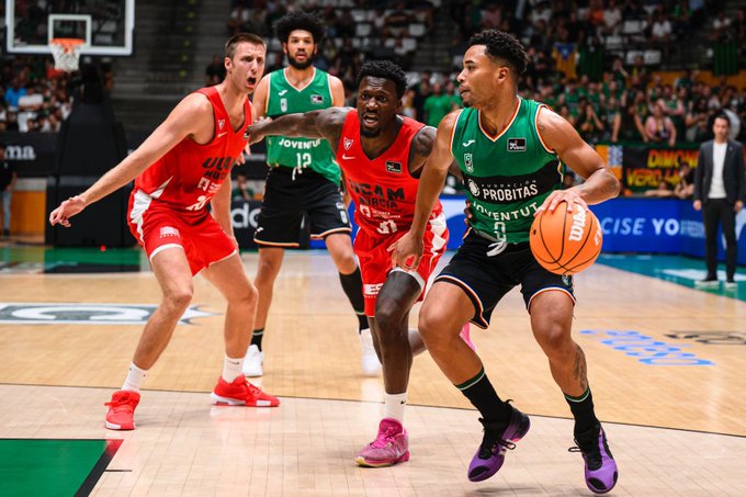 Inmejorable debut liguero del Joventut