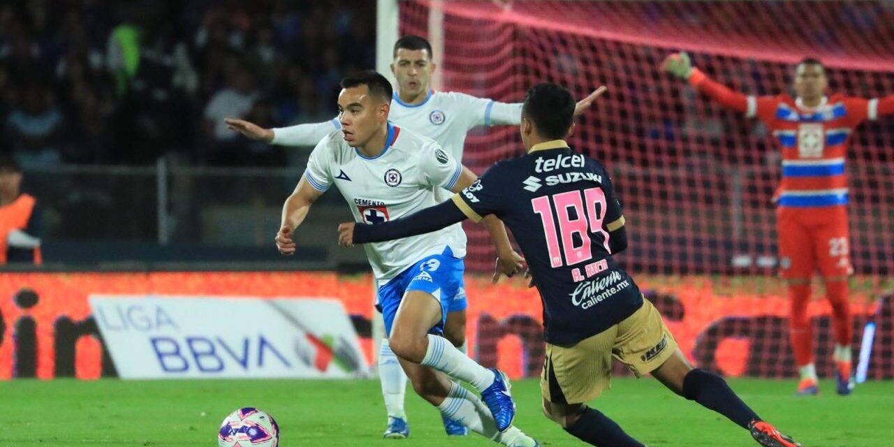 Cruz Azul derrota a Pumas y persigue marca histórica