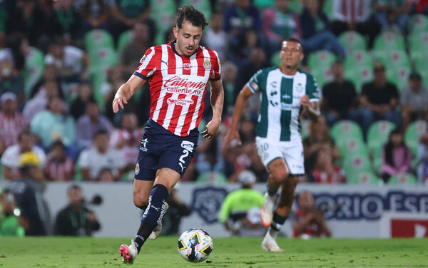 Chivas amarra Play In al derrotar a Santos Laguna
