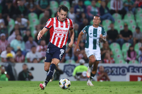 Chivas amarra Play In al derrotar a Santos Laguna