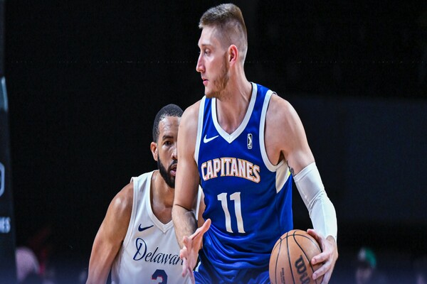 Capitanes hace su magia ante Blue Coats sumando una tercera victoria