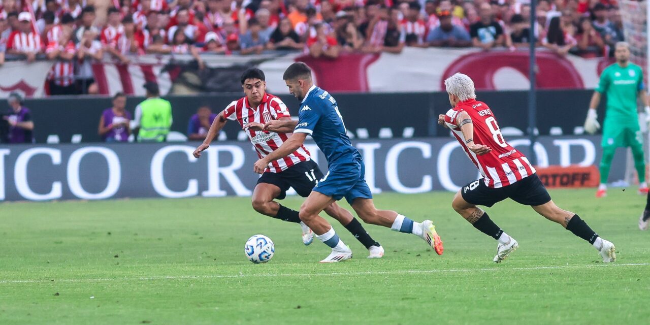 Racing tropezó en La Plata y ahora piensa en Boca