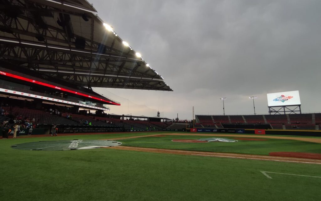 Diablas Rojas arrasan 7-1 a Sultanes en el Harp Helú y se llevan la serie