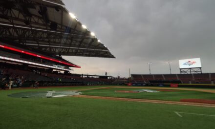 Diablas Rojas arrasan 7-1 a Sultanes en el Harp Helú y se llevan la serie