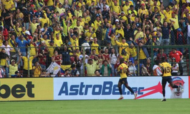 Ecuador sufre, pero vence y sigue firme en la clasificación