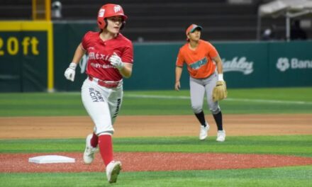 Diablas Rojas vencen 7-5 a las Naranjeras y siguen imparables rumbo al cierre de temporada