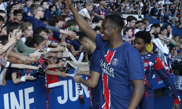 Pacho y PSG se coronan campeones de la Ligue 1