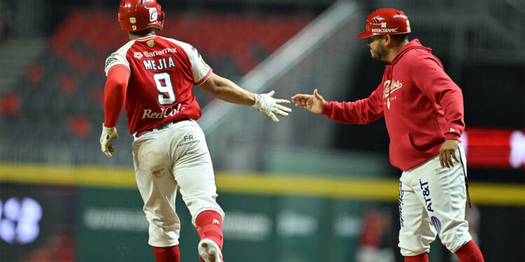 Diablos Rojos del México brilla después de la  lluvia y se impone ante Piratas
