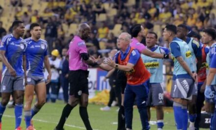 Emelec exige transparencia tras polémico arbitraje en el Clásico del Astillero