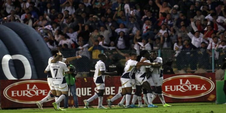 Liga consigue la victoria y el pase a octavos de final