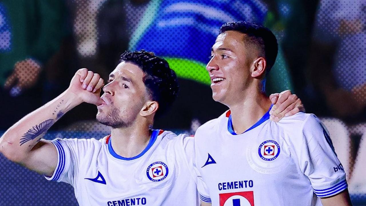 Rivero (izq.) y Montaño (der.) anotaron los goles que aventajaron a Cruz Azul. (Foto: X del club)