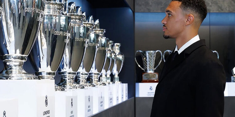 Del rojo al blanco: Trent llega al Madrid con ambición y fluidez en español