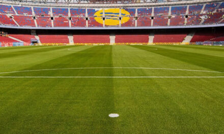 El Camp Nou late otra vez : el Barca vuelve a casa