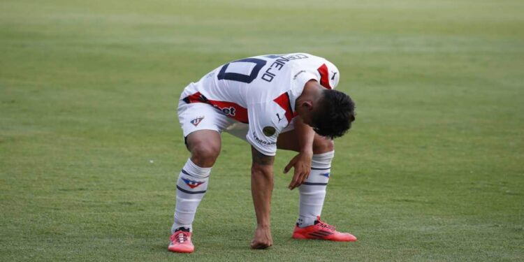 Liga tiene prohibido realizar fichajes por sanción de la FIFA