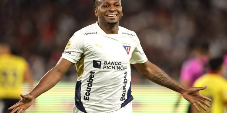 Liga saca el triunfo ante Barcelona SC en su casa