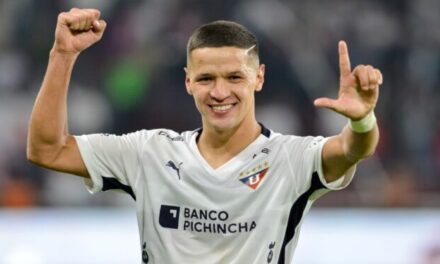 Álex Arce se marcha de Liga Deportiva Universitaria