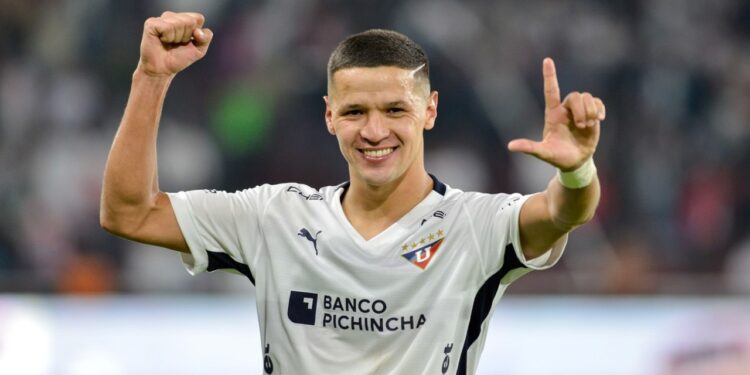 Álex Arce se marcha de Liga Deportiva Universitaria