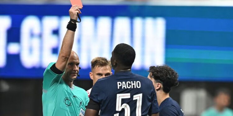 Willian Pacho se despide del Mundial de Clubes tras dura sanción de la FIFA