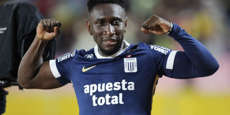 Rebotó en Ecuador: Así elogiaron a Eryc Castillo tras su actuación con Alianza Lima