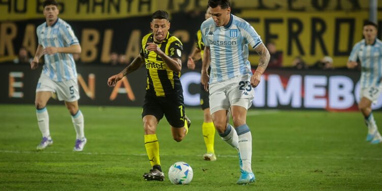 Racing perdió 1-0 ante Peñarol y definirá en Avellaneda