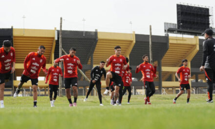 El primer día: La selección peruana hizo sus primeros trabajos en Montevideo